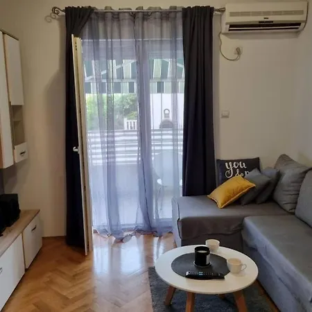Apartment Comfortable With The Balcony Near Center *