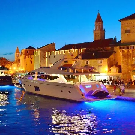 Comfortable With The Balcony Near Center Apartment Trogir