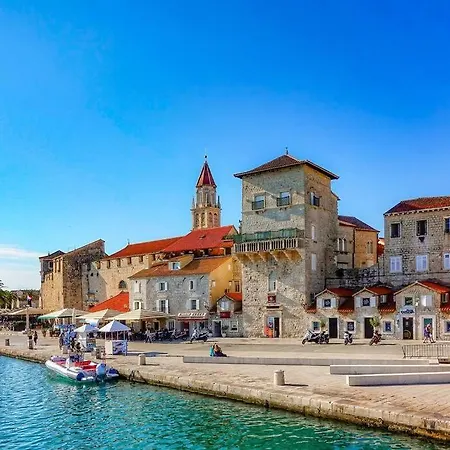 Apartment Comfortable With The Balcony Near Center Trogir