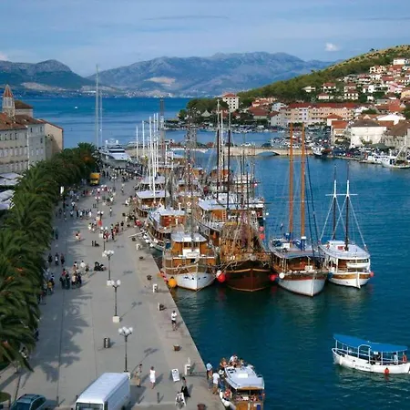Apartment Comfortable With The Balcony Near Center Trogir